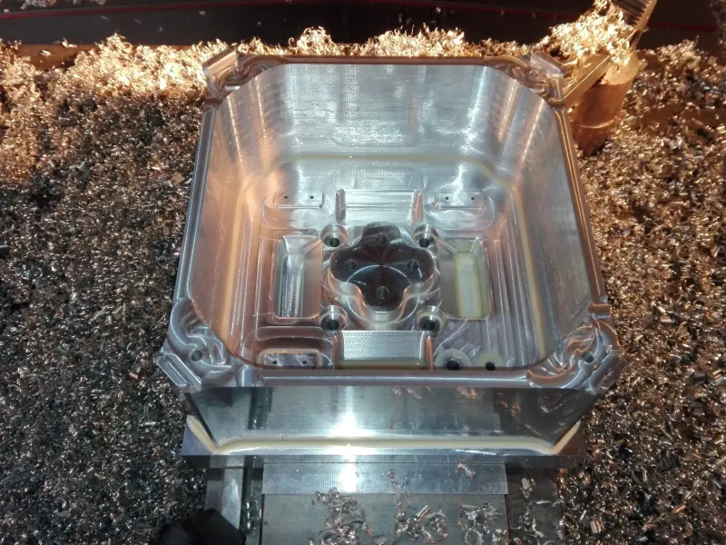 cnc-frezovani-v-pracovnim-prostoru-02